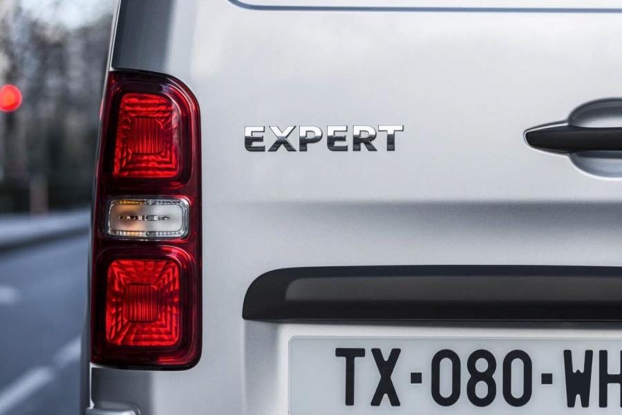 Логотип Peugeot Expert 2016 года  (фото 18 из 48)